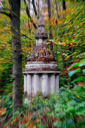 Wienerwald-Kriegerdenkmal im Herbst
